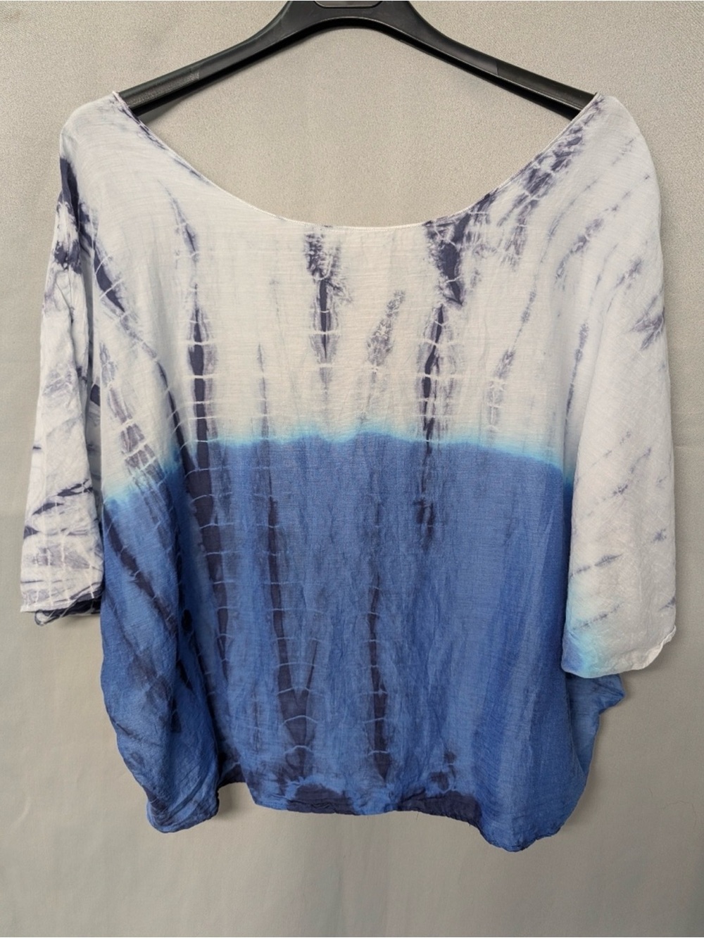 Women's Scoop Neck Tie-Dye Tunic in Blue and White